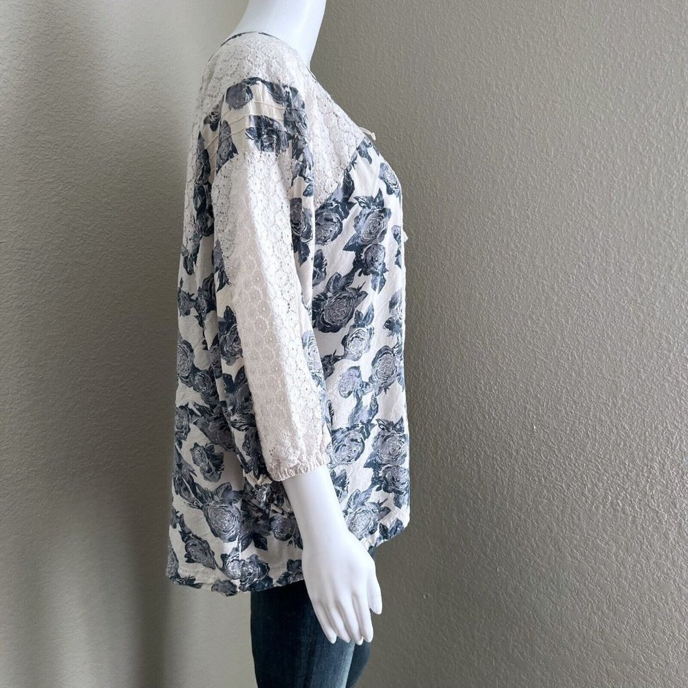 Free People Women Moon River Blouse Size L Blue White Peasant Floral Roses - Picture 6 of 9
